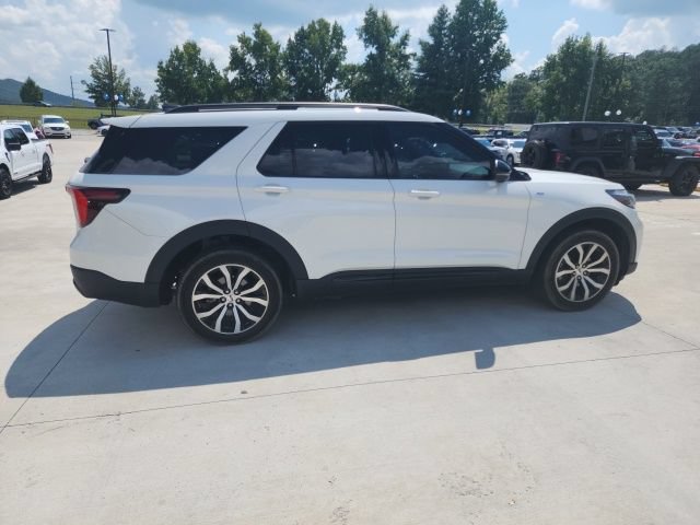 Certified 2025 Ford Explorer ST-Line AWD/4WD image 17