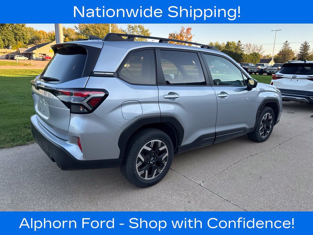 Used 2025 Subaru Forester Premium AWD/4WD image 3