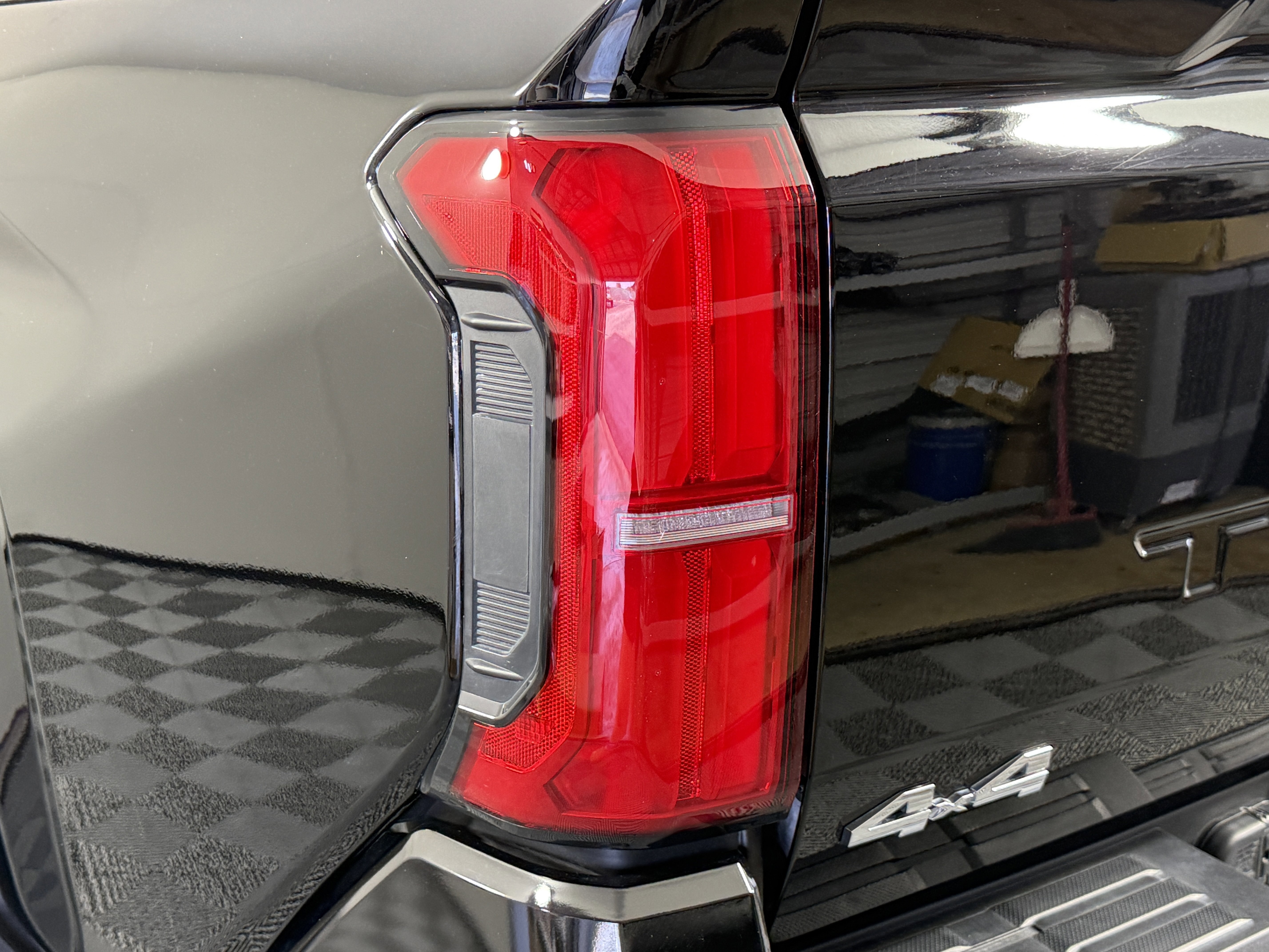 Used 2024 Toyota Tacoma SR5 w/ SR5 Upgrade Package AWD/4WD image 10