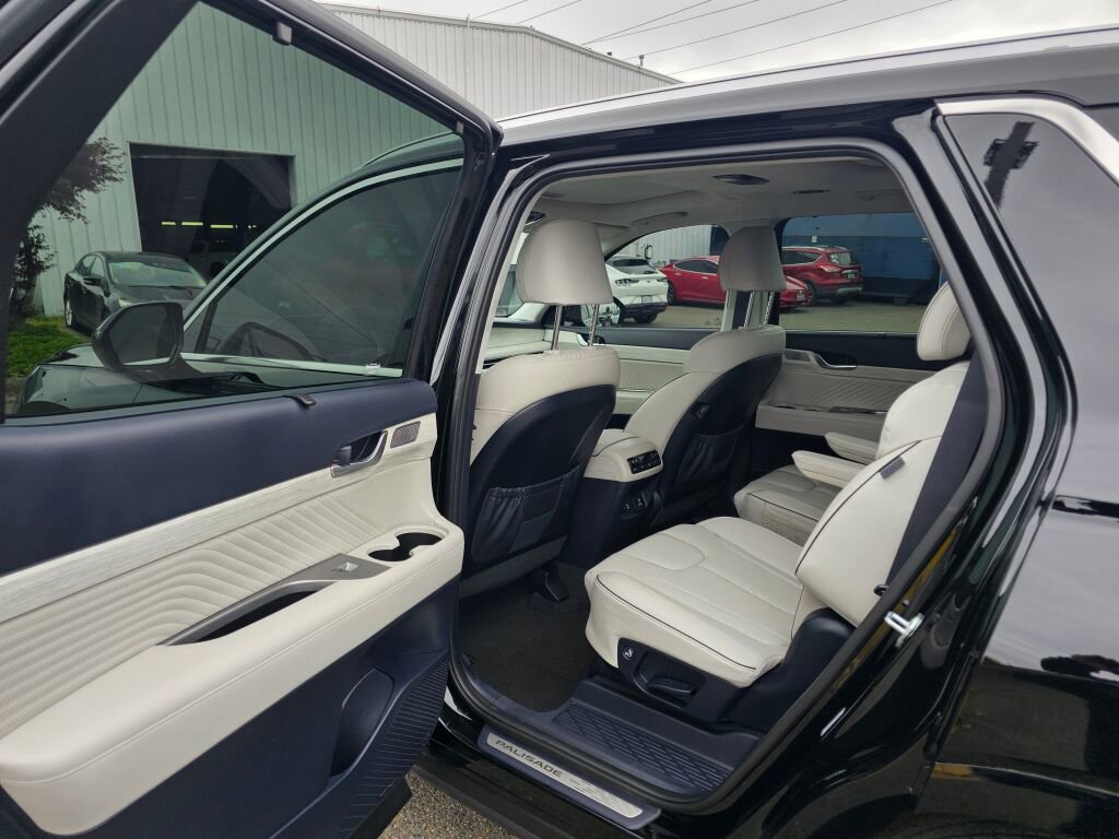 Used 2025 Hyundai Palisade Calligraphy AWD/4WD image 11