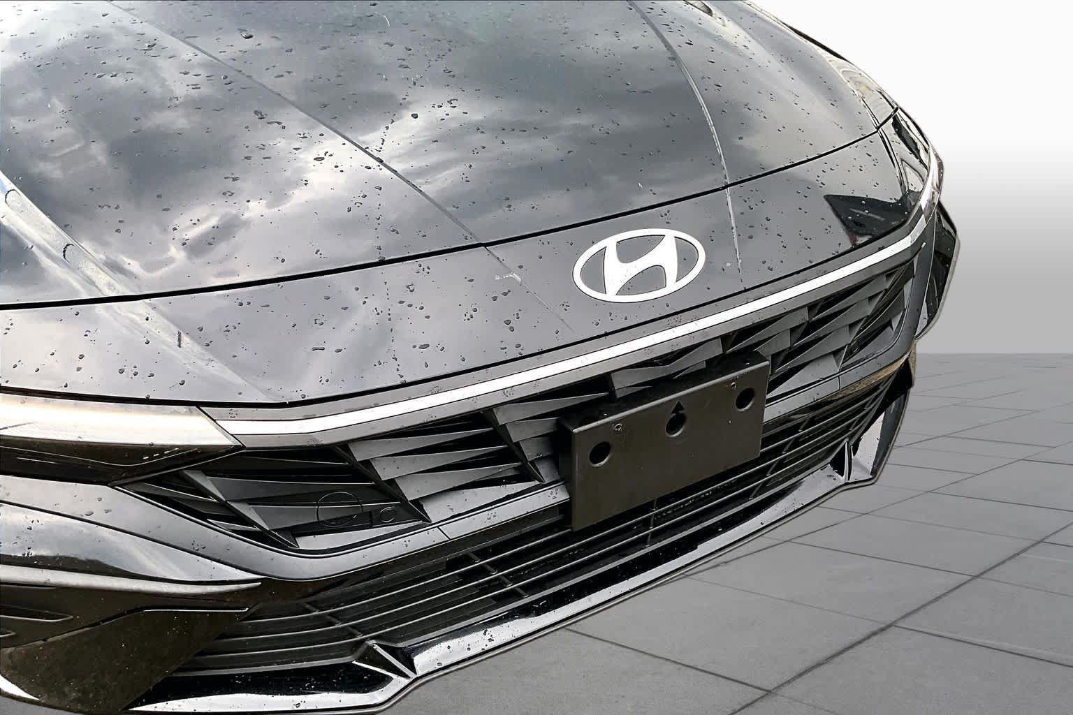 Used 2024 Hyundai Elantra SEL FWD image 30
