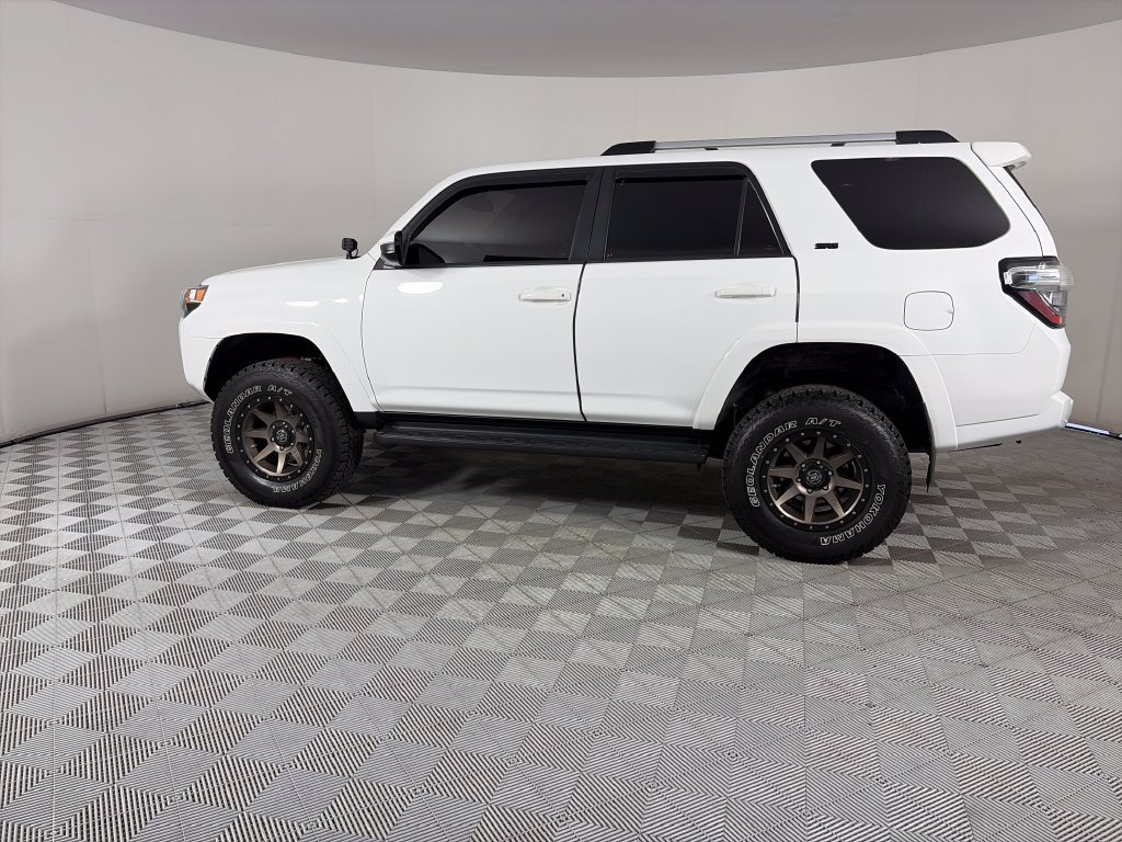 Used 2020 Toyota 4Runner 4WD image 4