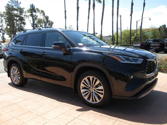 Used 2022 Toyota Highlander Platinum FWD image 6