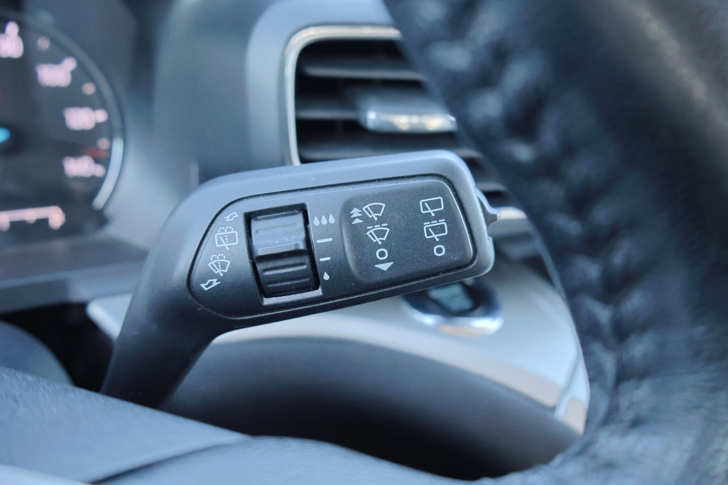 Certified 2022 Ford Explorer XLT w/ Equipment Group 202A image 20