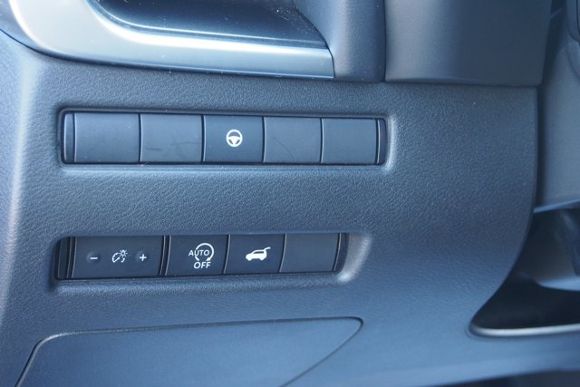Used 2025 Nissan Rogue SV FWD image 21