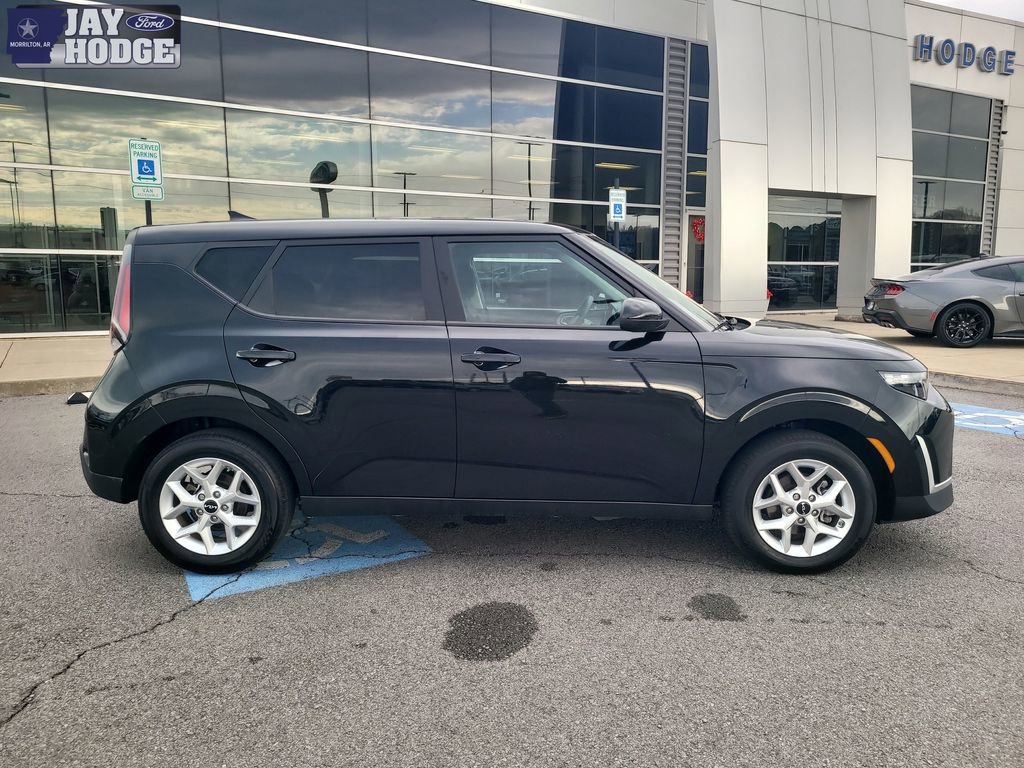 Used 2025 Kia Soul LX w/ LX Technology Package image 2