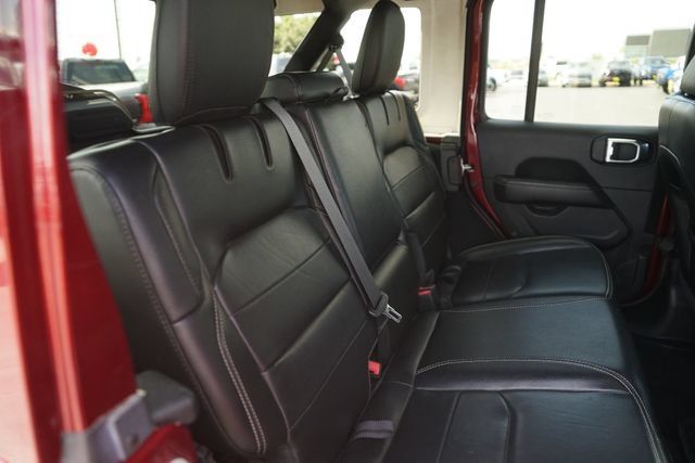 Used 2021 Jeep Wrangler Unlimited Sahara w/ Cold Weather Group AWD/4WD image 16
