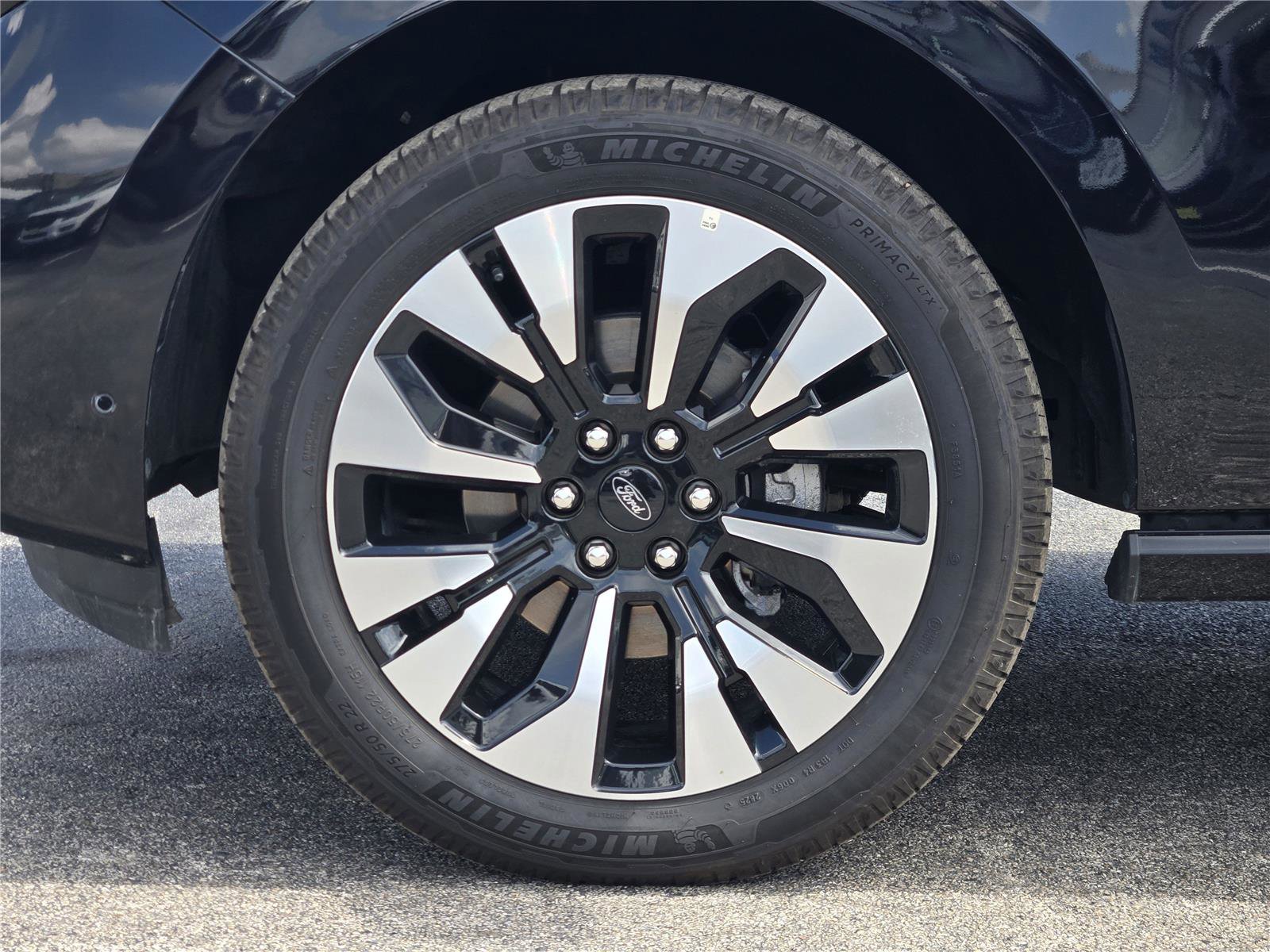 Certified 2025 Ford Expedition Platinum w/ Driver's Package AWD/4WD image 11