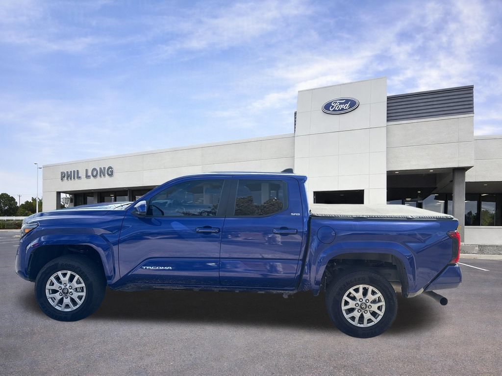 Used 2025 Toyota Tacoma SR5 AWD/4WD image 5
