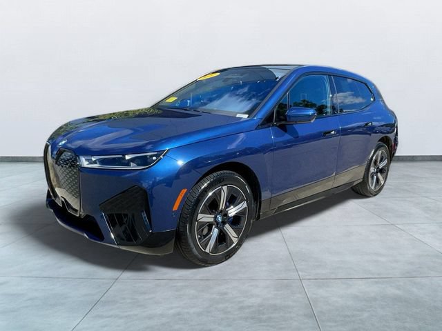 Used 2022 BMW iX xDrive50 w/ Premium Package AWD/4WD image 3