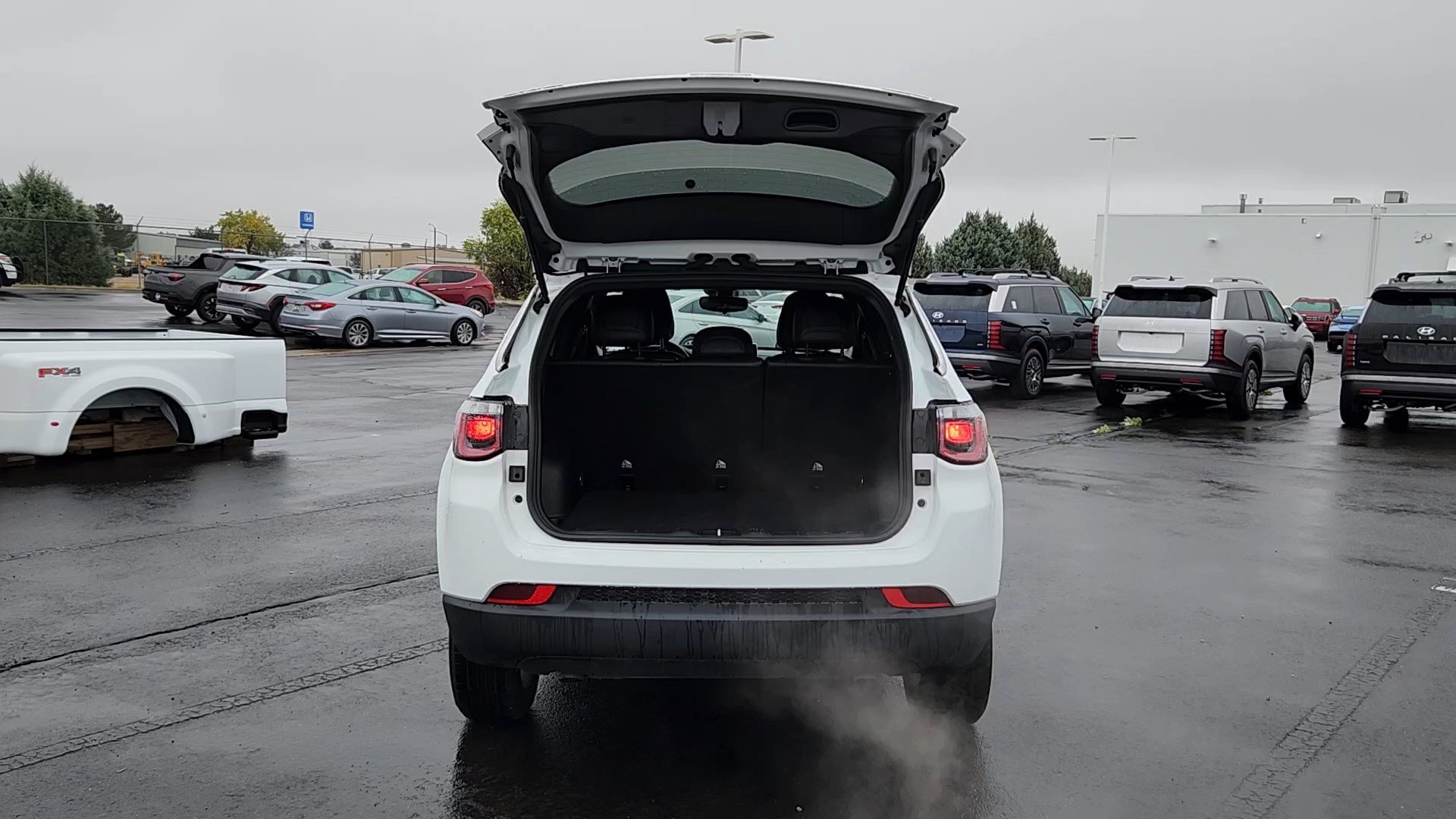 Used 2024 Jeep Compass Latitude AWD/4WD image 18