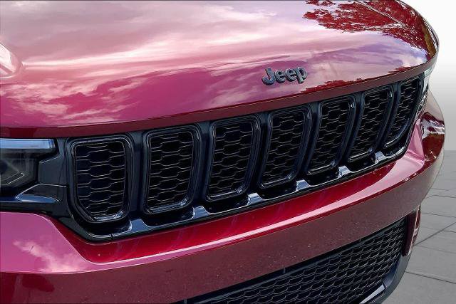 Used 2024 Jeep Grand Cherokee Altitude AWD/4WD image 32