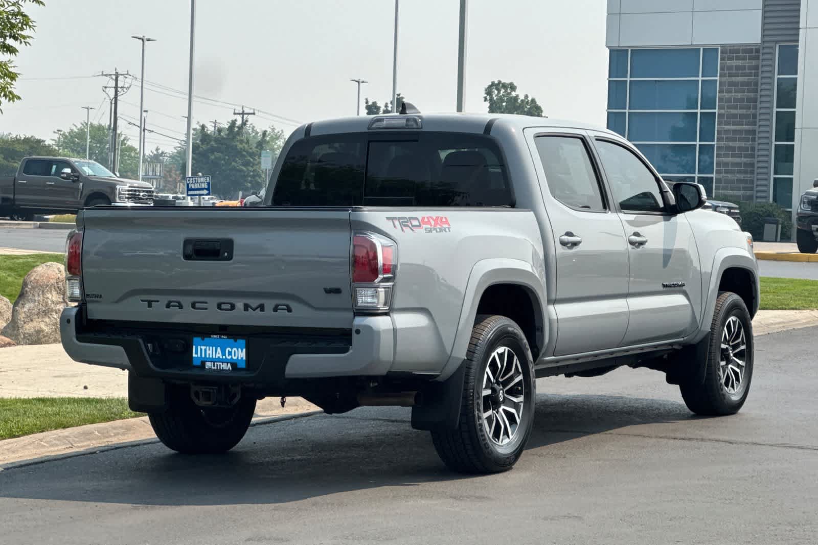Used 2020 Toyota Tacoma TRD Sport w/ TRD Premium Sport Package AWD/4WD image 2