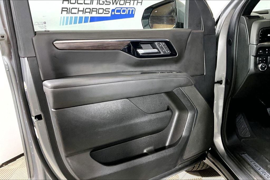 Used 2025 Chevrolet Suburban Z71 image 18