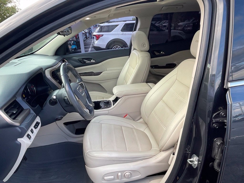 Used 2021 GMC Acadia Denali w/ Denali Technology Package FWD image 9