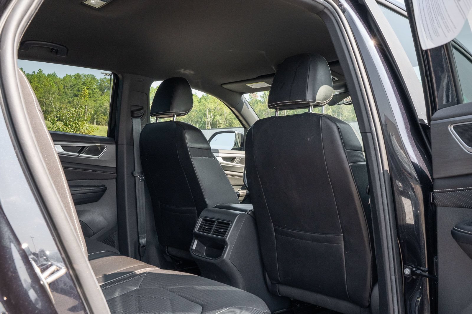 Used 2024 Volkswagen Atlas Cross Sport SE FWD image 16