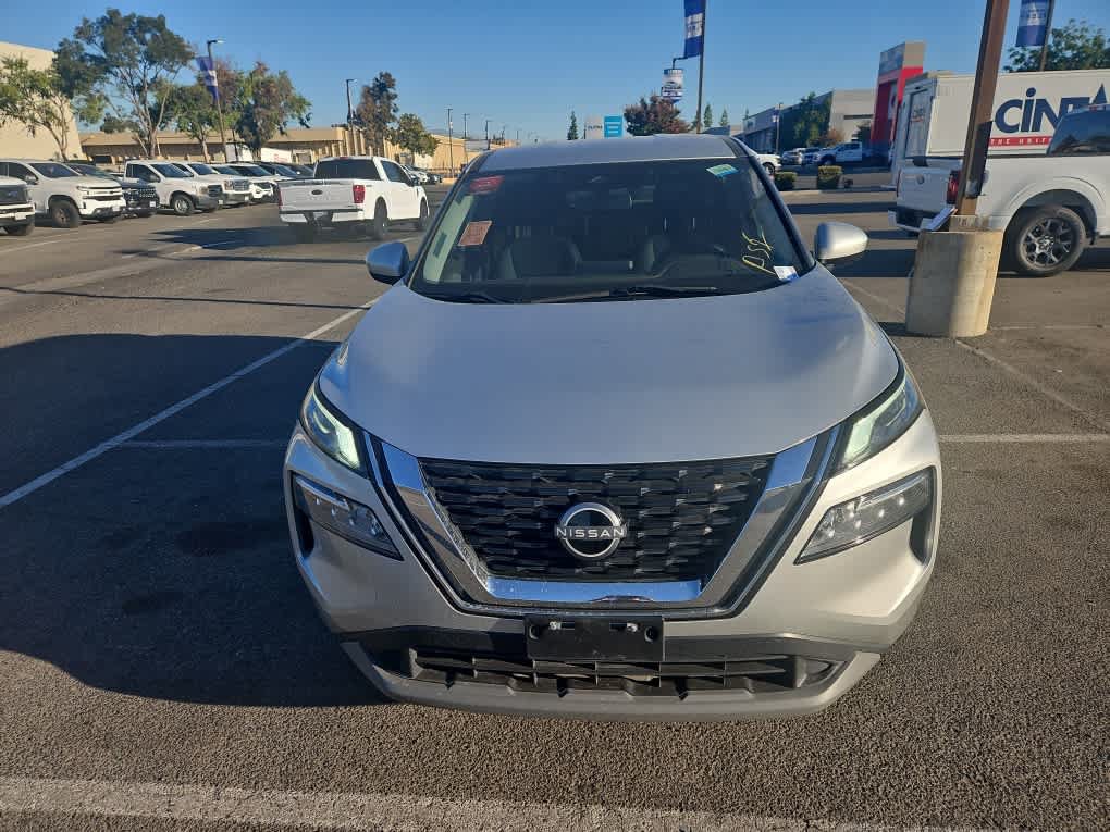 Used 2023 Nissan Rogue SV AWD/4WD image 2