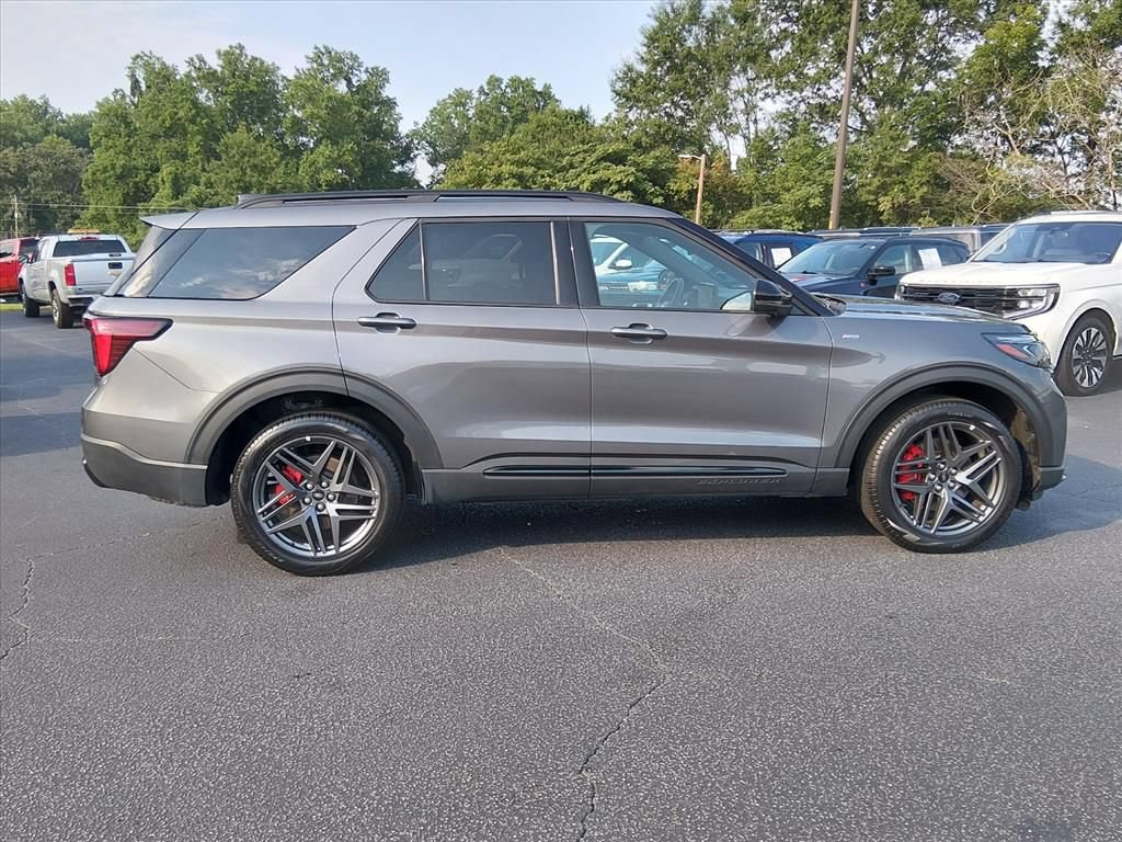 Certified 2025 Ford Explorer ST-Line w/ ST-Line Street Pack AWD/4WD image 3
