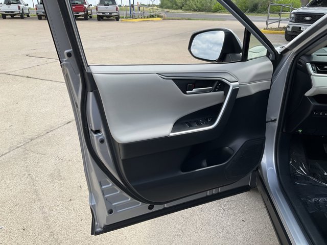 Used 2019 Toyota RAV4 Limited w/ Cold Weather Package FWD image 7