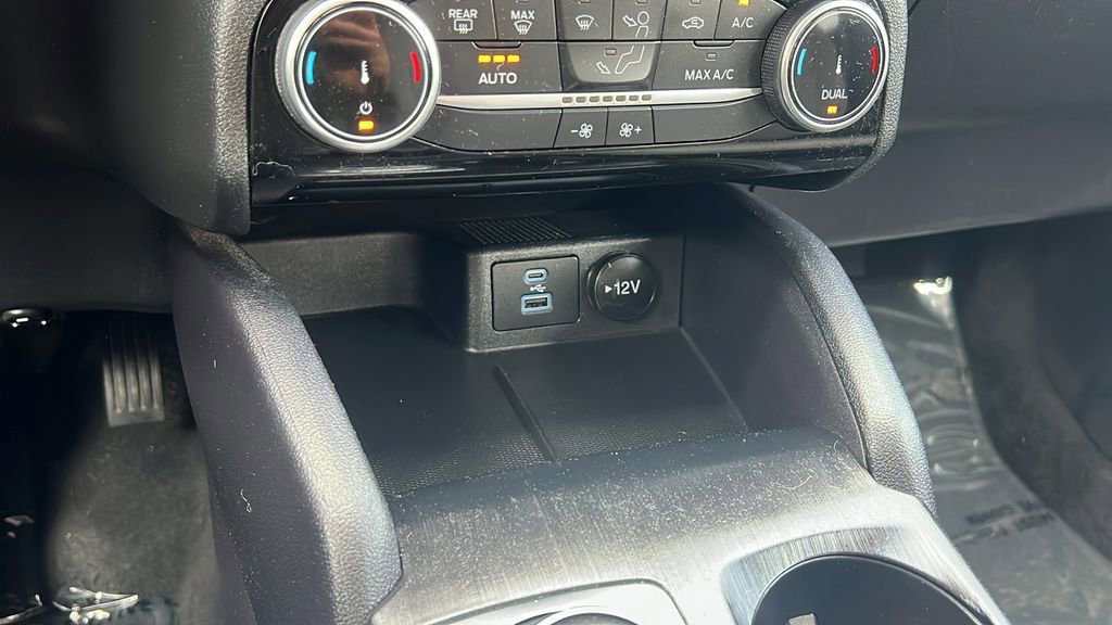 Certified 2022 Ford Escape SE w/ SE Sport Appearance Package FWD image 18