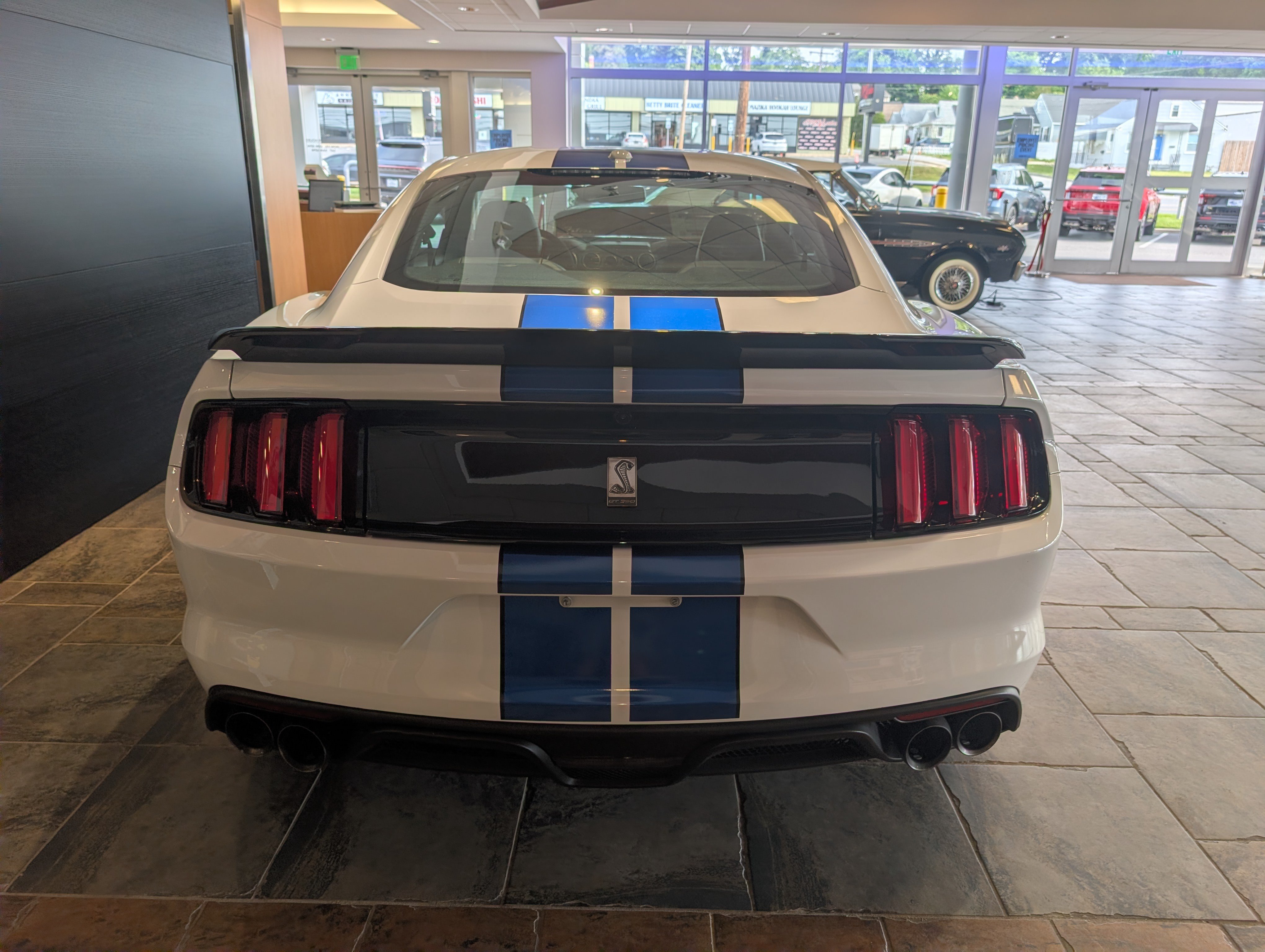 Certified 2018 Ford Mustang Shelby GT350 w/ Convenience Package RWD image 3