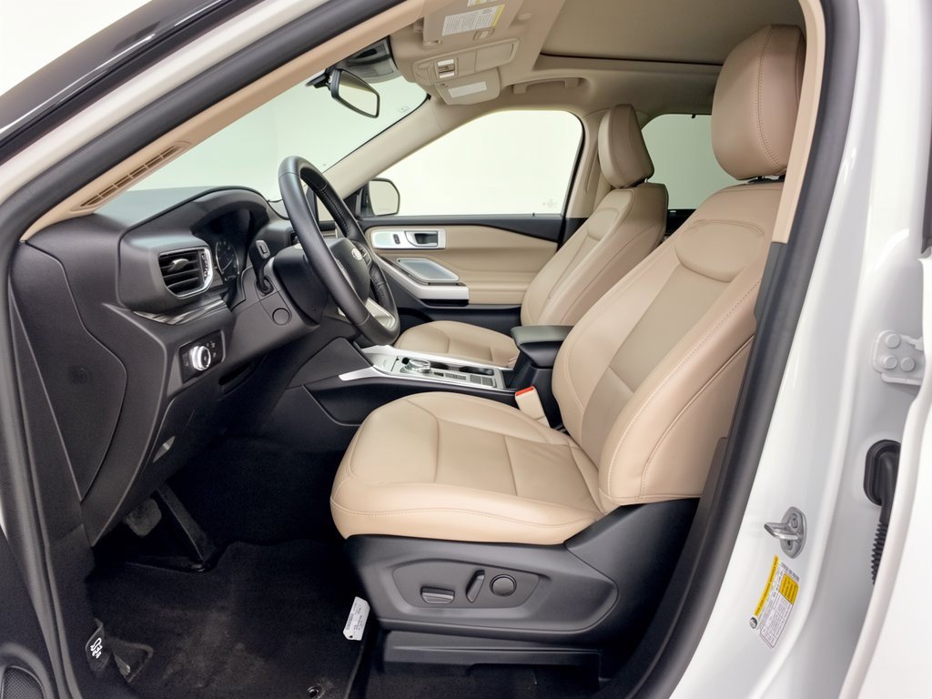 Certified 2023 Ford Explorer Limited w/ Limited Technology Package RWD image 5