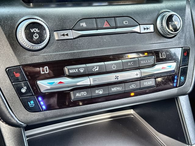 Certified 2020 Ford Explorer Platinum w/ Premium Technology Package AWD/4WD image 19