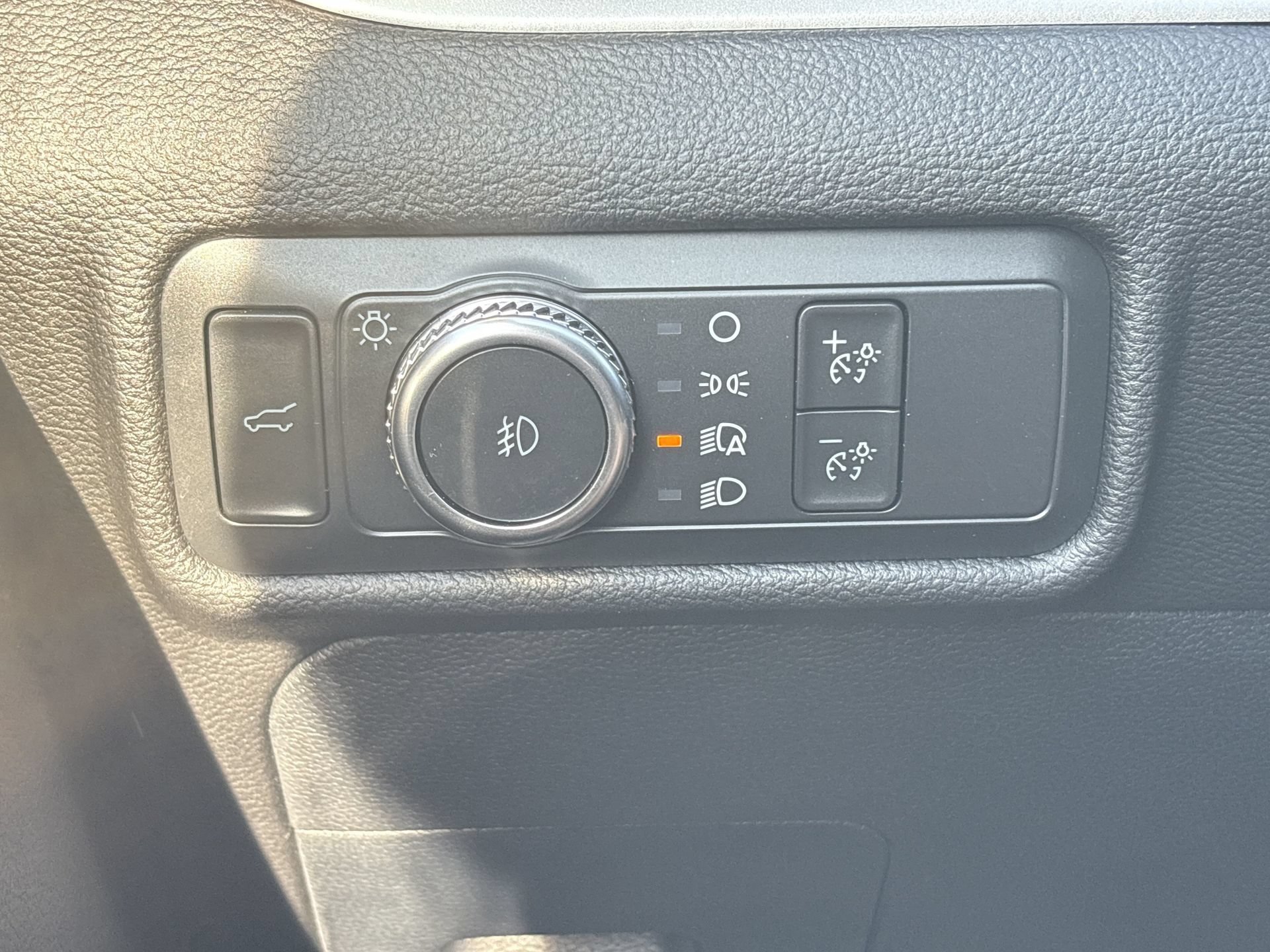 Certified 2022 Ford Explorer XLT w/ Equipment Group 202A AWD/4WD image 12