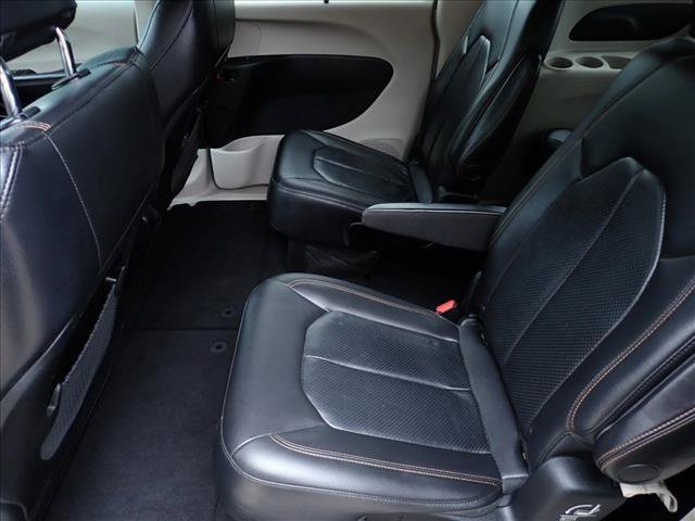 Used 2018 Chrysler Pacifica Touring-L FWD image 10