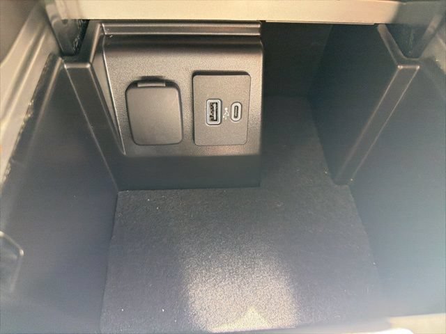 Certified 2023 Ford Explorer Platinum w/ Technology Package AWD/4WD image 29