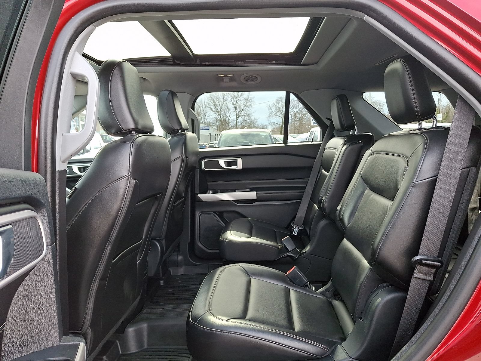 Certified 2022 Ford Explorer XLT w/ Equipment Group 202A AWD/4WD image 10