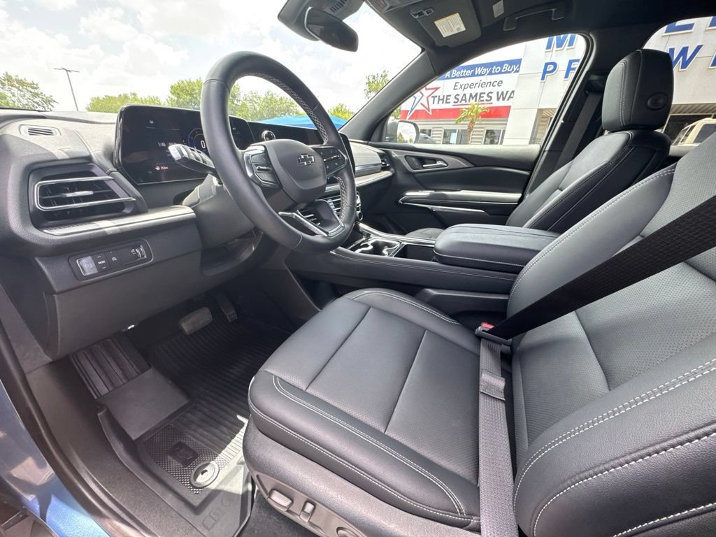 Used 2026 Chevrolet Traverse LT w/ Midnight/Sport Edition FWD image 13