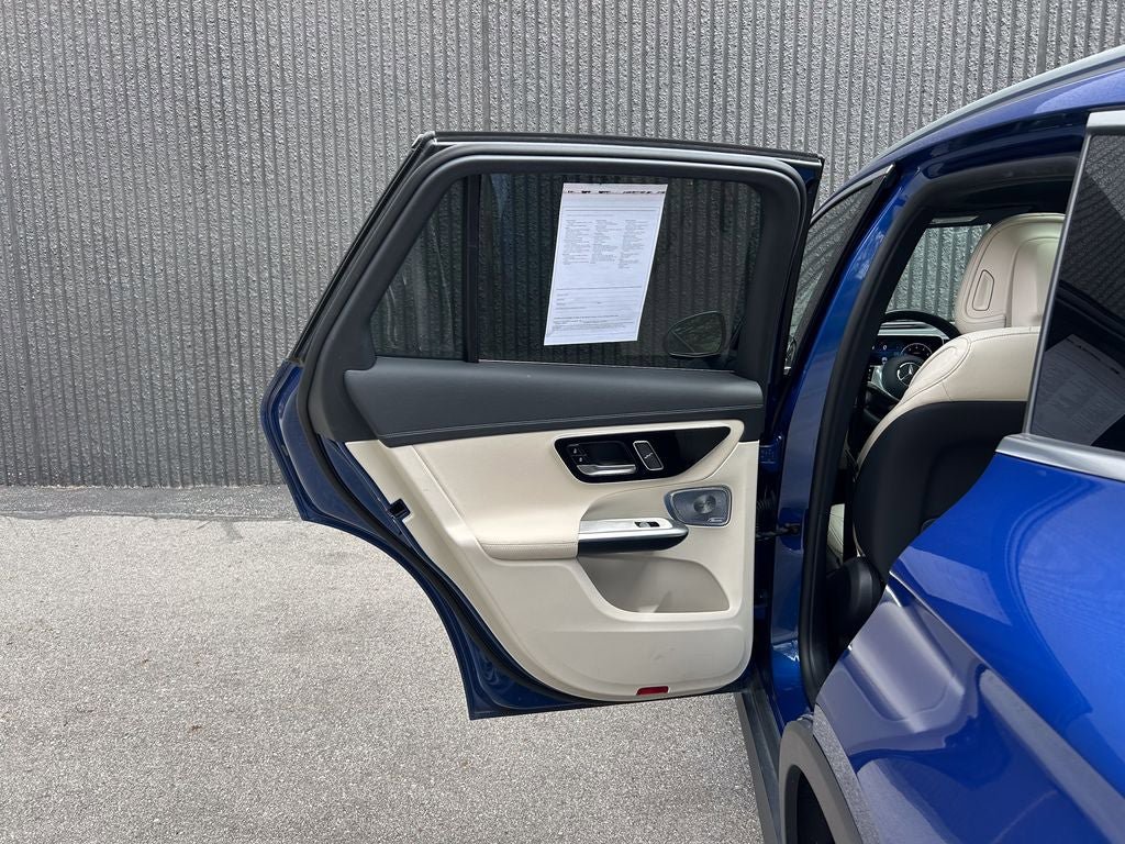 Used 2024 Mercedes-Benz GLC 300 4MATIC image 16