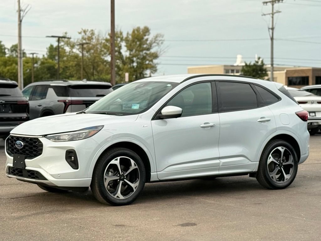 Certified 2025 Ford Escape ST-Line Elite w/ Premium Technology Package AWD/4WD image 36