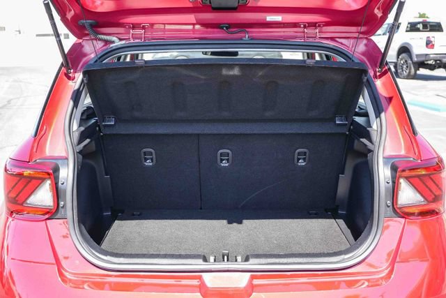 Used 2025 Hyundai Venue SEL FWD image 30
