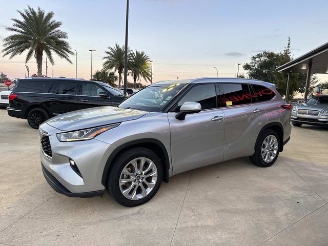 Used 2022 Toyota Highlander Limited image 4