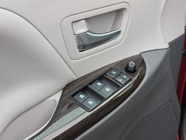 Used 2020 Toyota Sienna XLE image 21