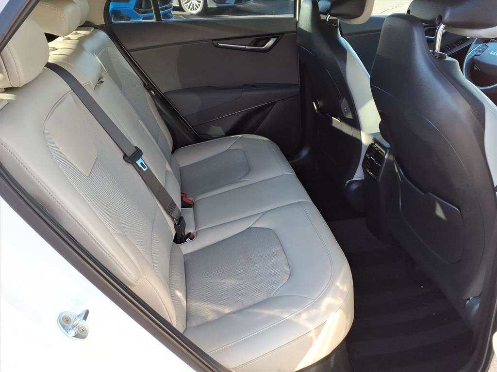 Used 2023 Kia Niro EX image 14