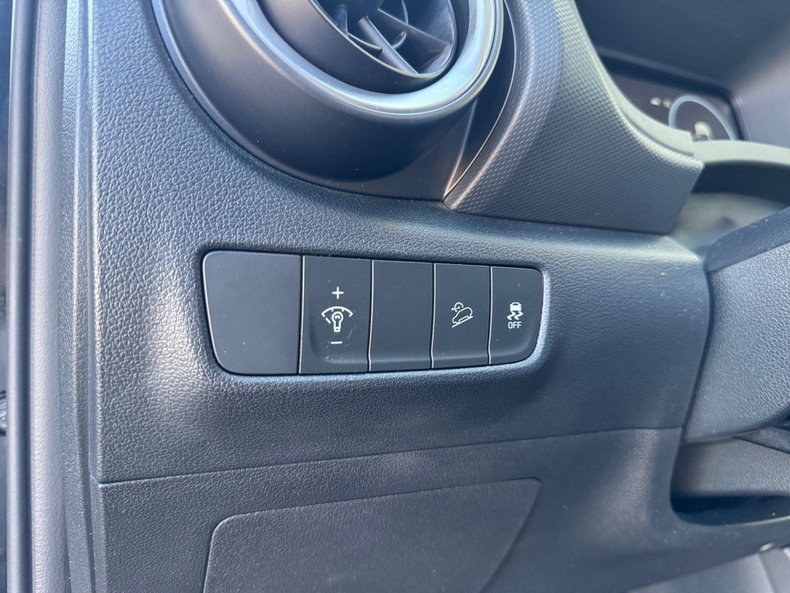 Used 2022 Hyundai Kona Limited image 21