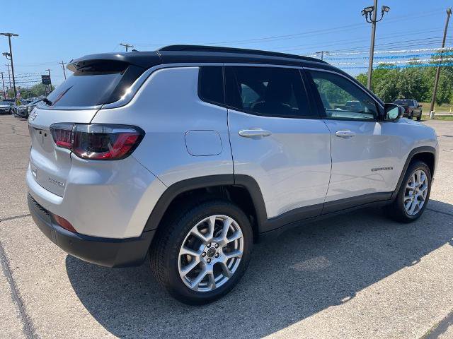 Used 2025 Jeep Compass Limited AWD/4WD image 5