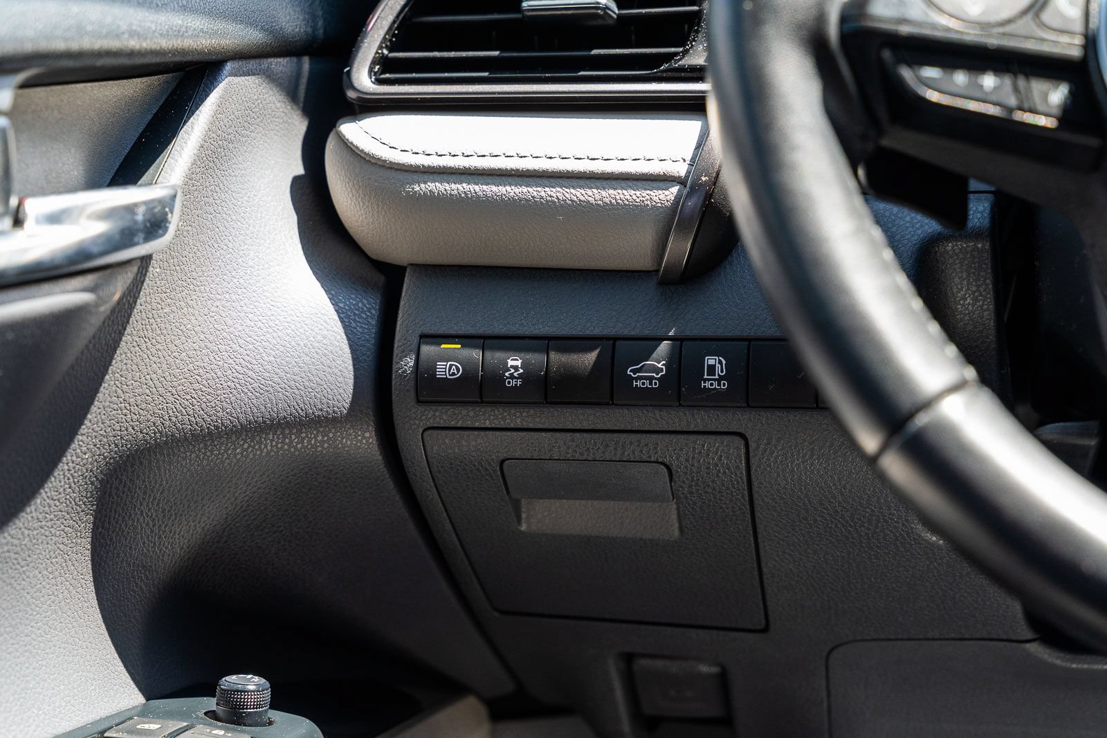 Used 2019 Toyota Camry SE w/ Convenience Package FWD image 25