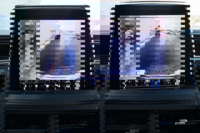 Used 2021 Chevrolet Suburban High Country image 13