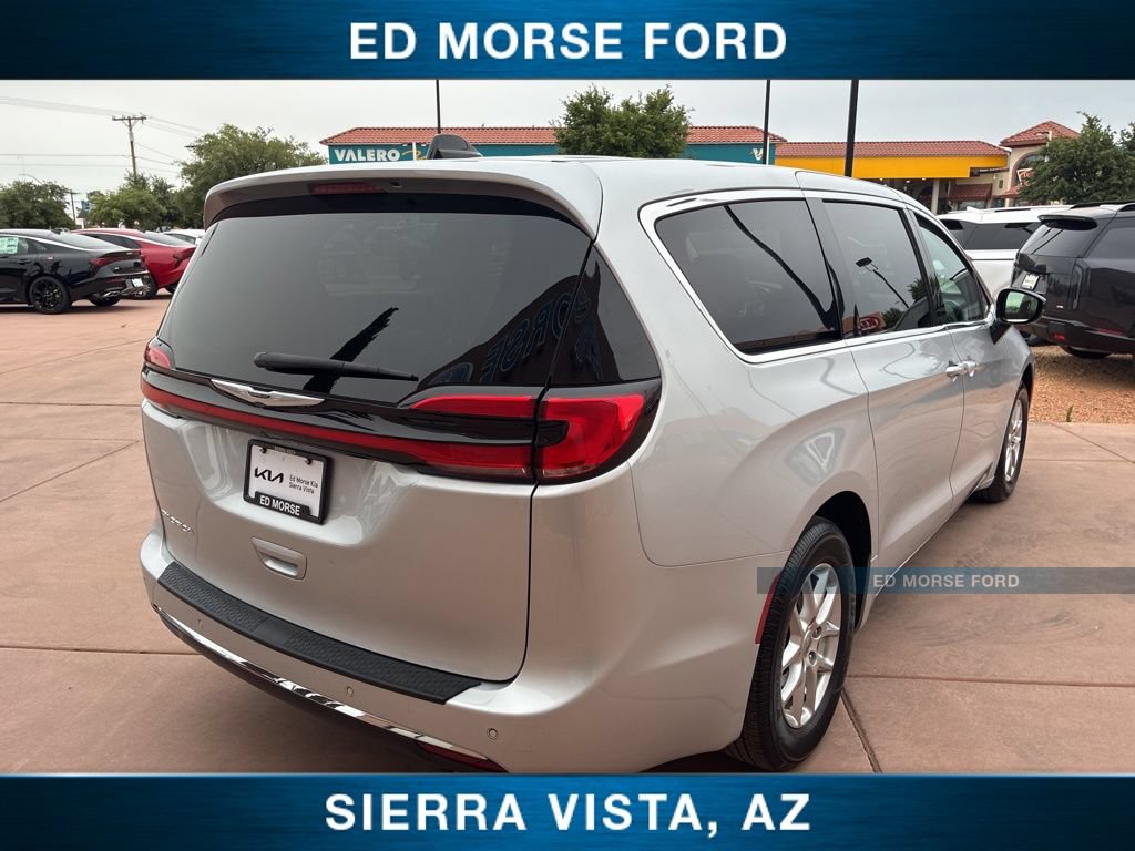 Used 2024 Chrysler Pacifica Touring-L FWD image 9