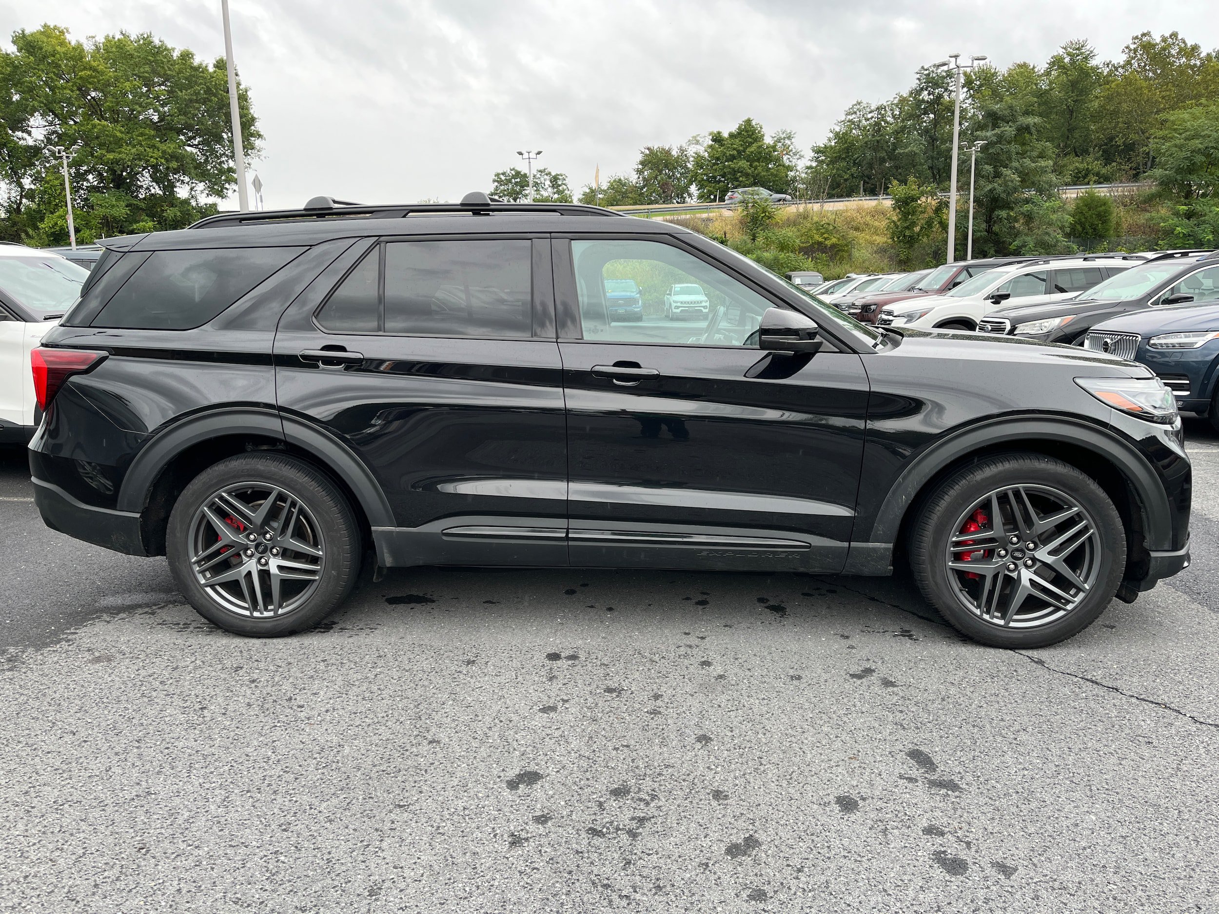 Certified 2025 Ford Explorer ST AWD/4WD image 5