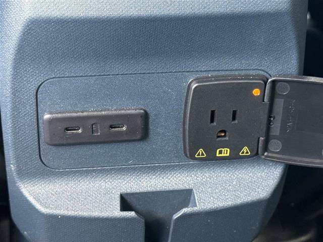 Certified 2025 Ford Maverick Lobo AWD/4WD image 31