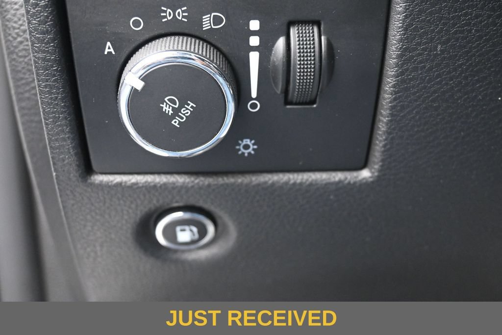 Used 2020 Jeep Grand Cherokee Laredo AWD/4WD image 17