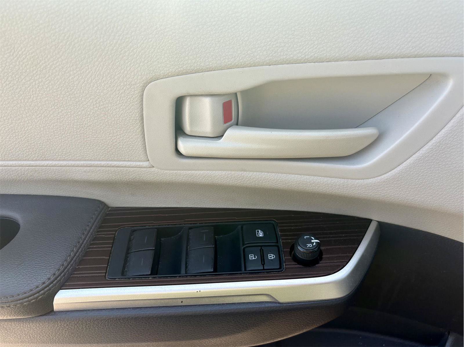 Used 2021 Toyota Sienna LE FWD image 16