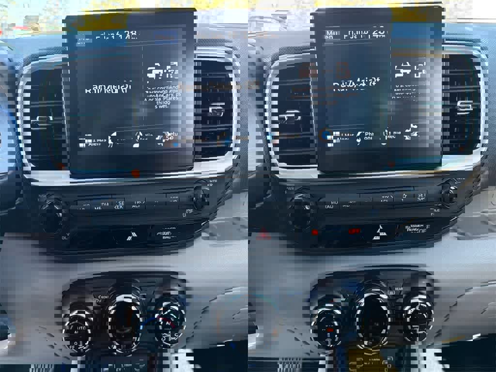 Used 2023 Hyundai Venue SEL image 25