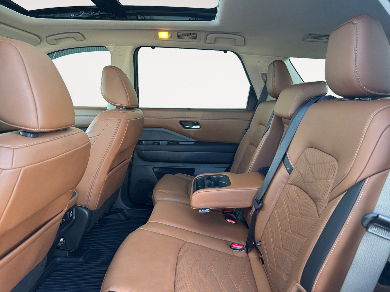 Used 2024 Nissan Pathfinder Platinum w/ Cargo Package image 13