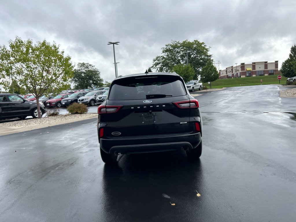 Certified 2024 Ford Escape ST-Line AWD/4WD image 8